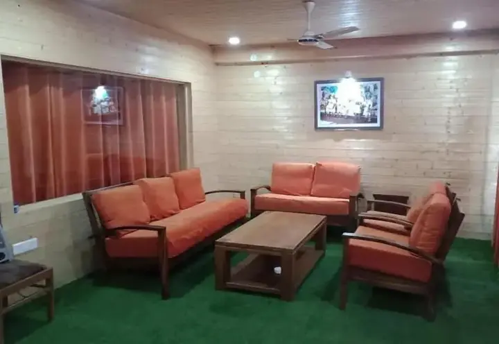 Куфри: Evaan Resorts Oakwood Hamlet Shoghi