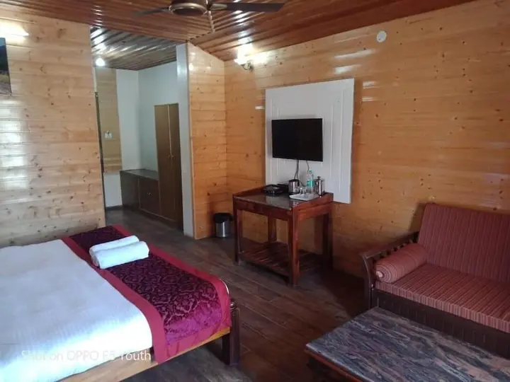 Куфри: Evaan Resorts Oakwood Hamlet Shoghi