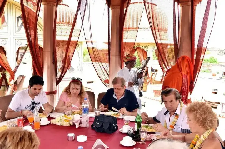 Навалгарх: Hotel Royal Rest