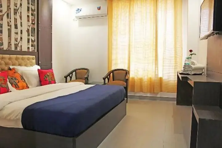 Шахджаханпур: Adhunik Hotel Neemrana