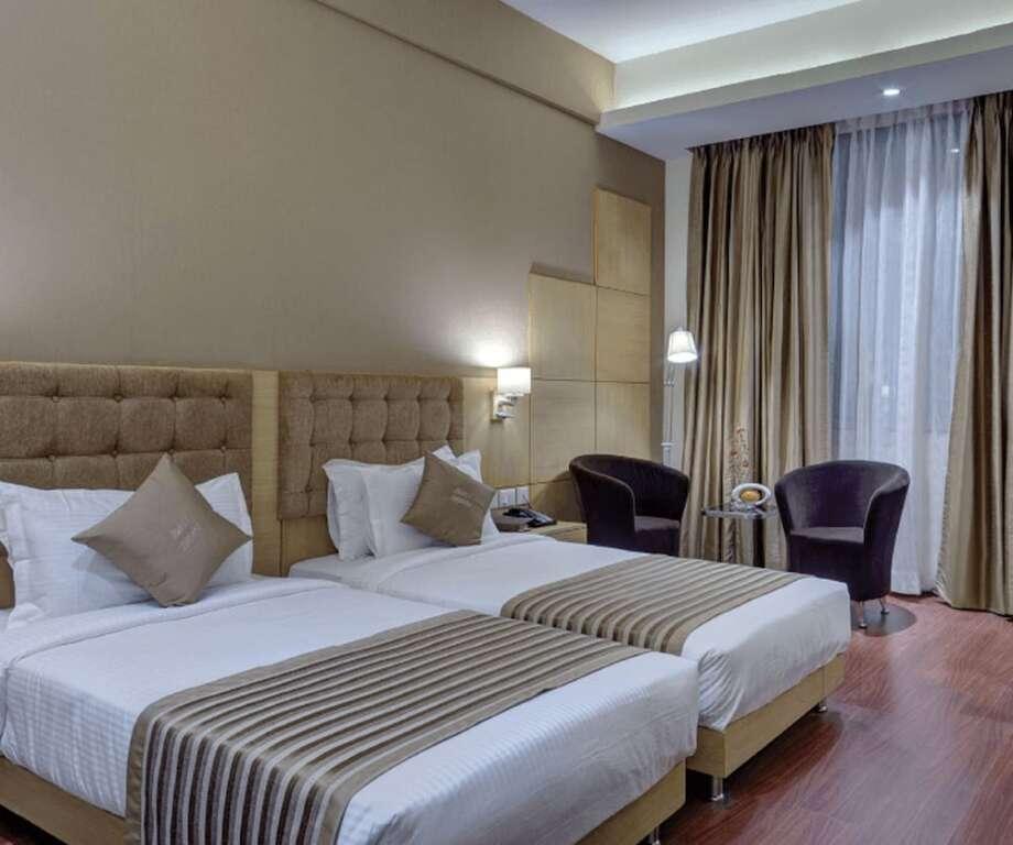 Шахджаханпур: Adhunik Hotel Neemrana