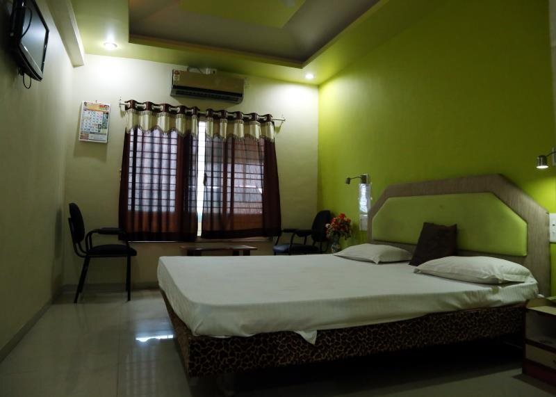 Сатара: Hotel Pooja Residency