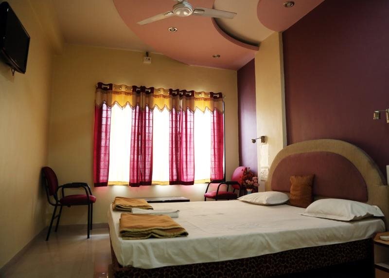 Сатара: Hotel Pooja Residency