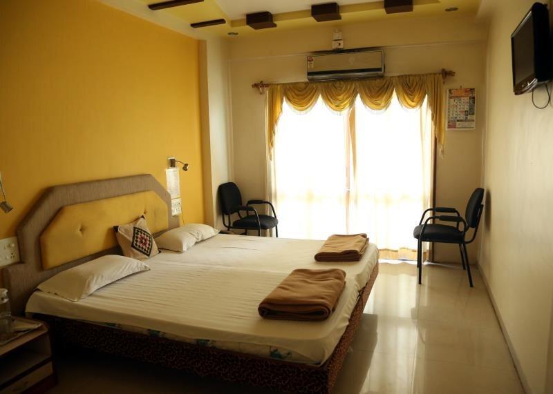 Сатара: Hotel Pooja Residency