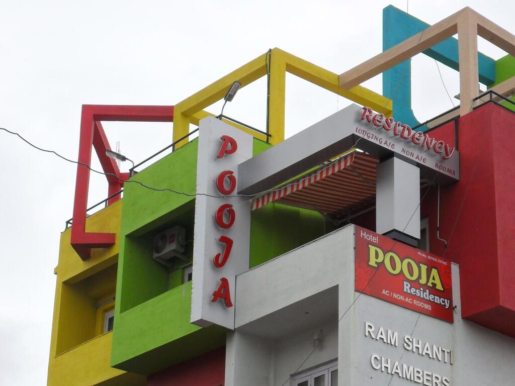 Сатара: Hotel Pooja Residency