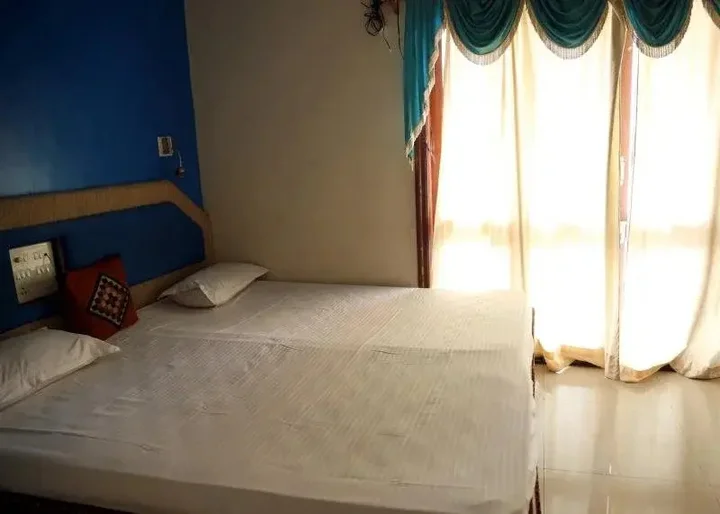 Сатара: Hotel Pooja Residency
