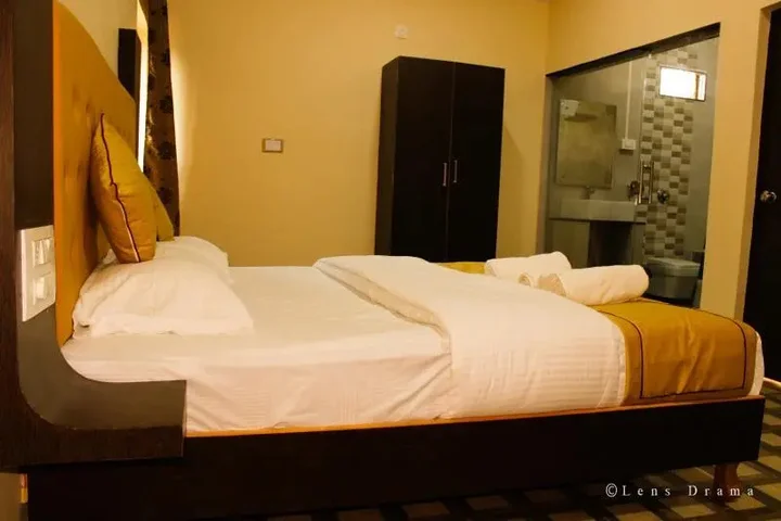 Гокарна: lotus beach resort