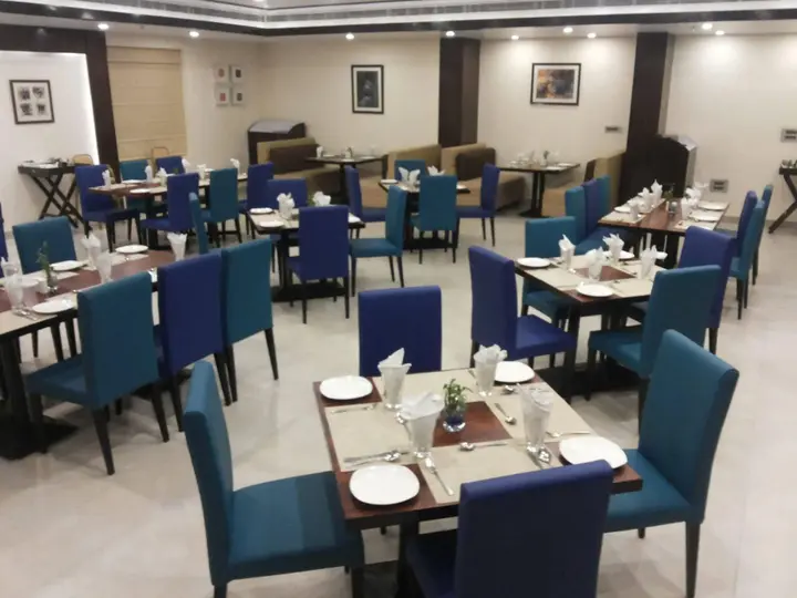 Праяградж: The Legend Hotel