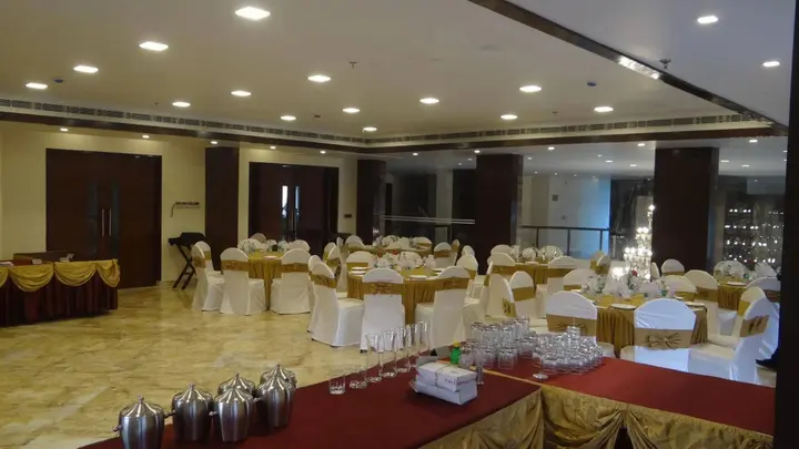 Праяградж: The Legend Hotel