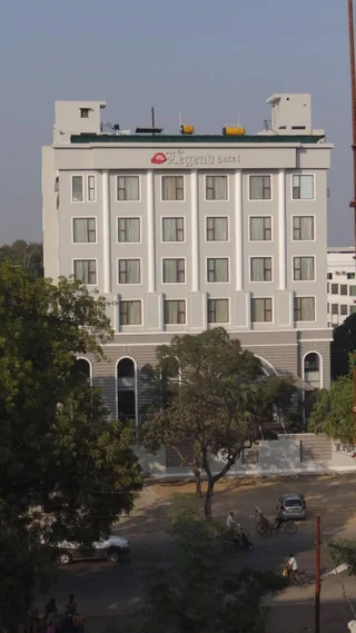 Праяградж: The Legend Hotel