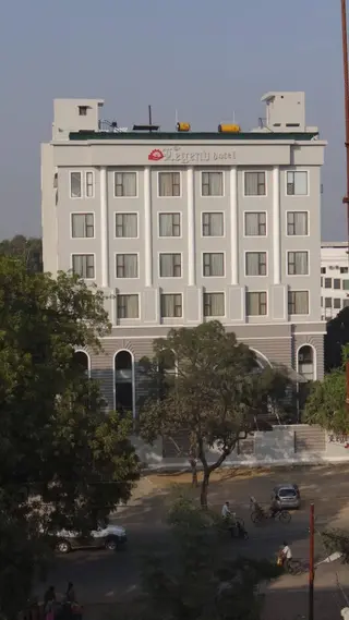 Праяградж: The Legend Hotel