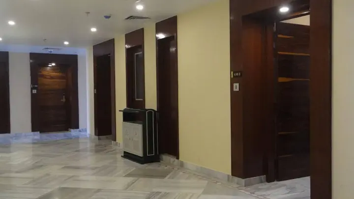 Праяградж: The Legend Hotel