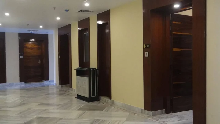Праяградж: The Legend Hotel