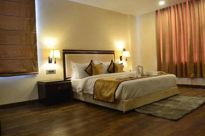 Праяградж: The Legend Hotel