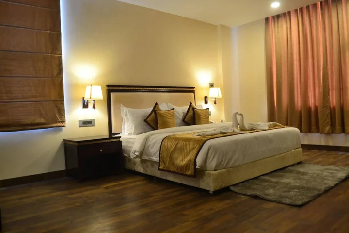 Праяградж: The Legend Hotel