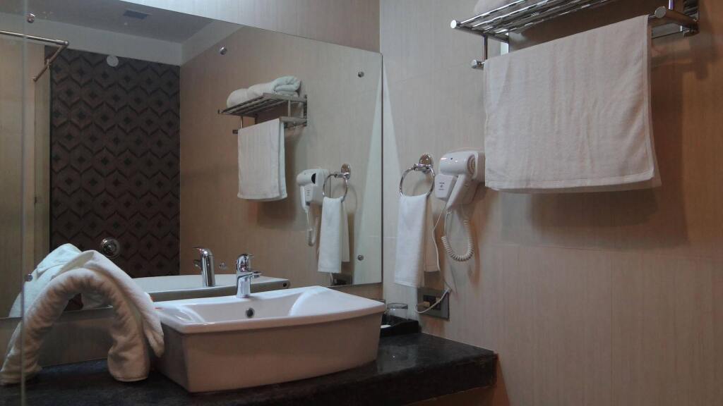 Праяградж: The Legend Hotel