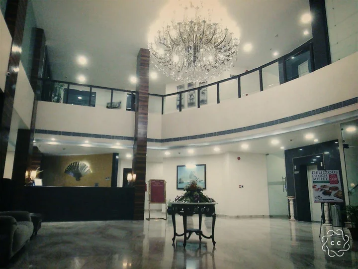 Праяградж: The Legend Hotel