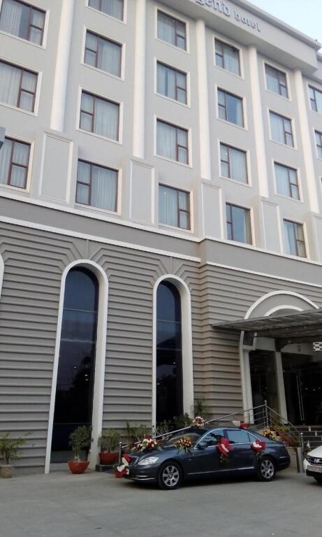 Праяградж: The Legend Hotel