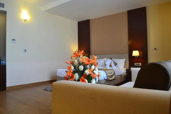 Праяградж: The Legend Hotel