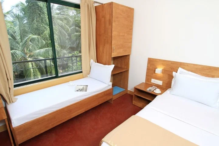 Yedakumeri: Hotel Dwara, Kukke Subrahmanya