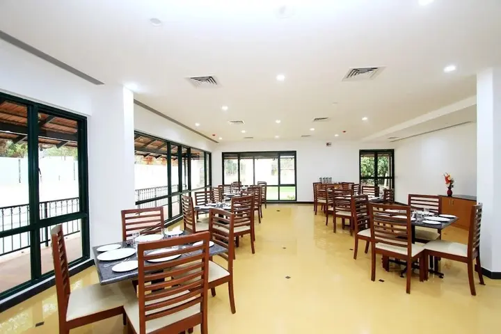 Yedakumeri: Hotel Dwara, Kukke Subrahmanya