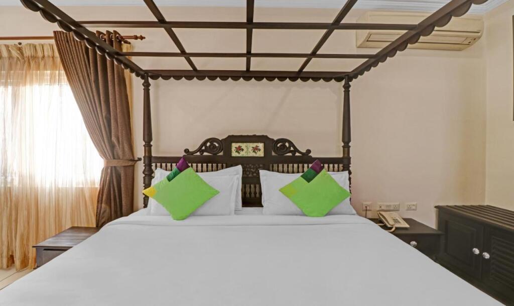 Коччи: Seaview Inn