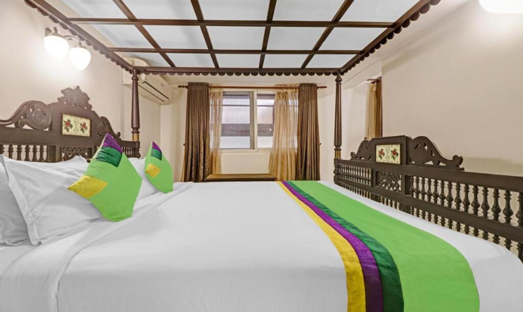 Коччи: Seaview Inn