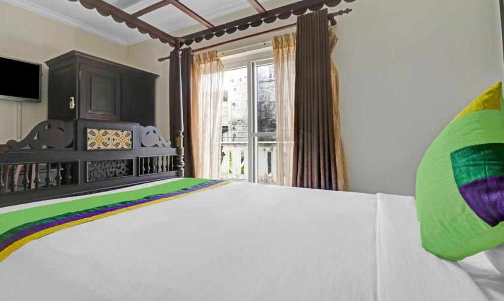 Коччи: Seaview Inn