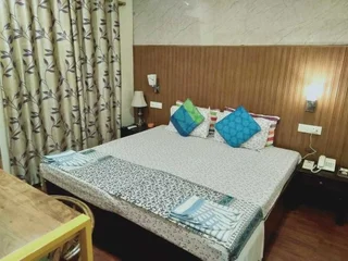 Дехрадун: Hotel Pathik