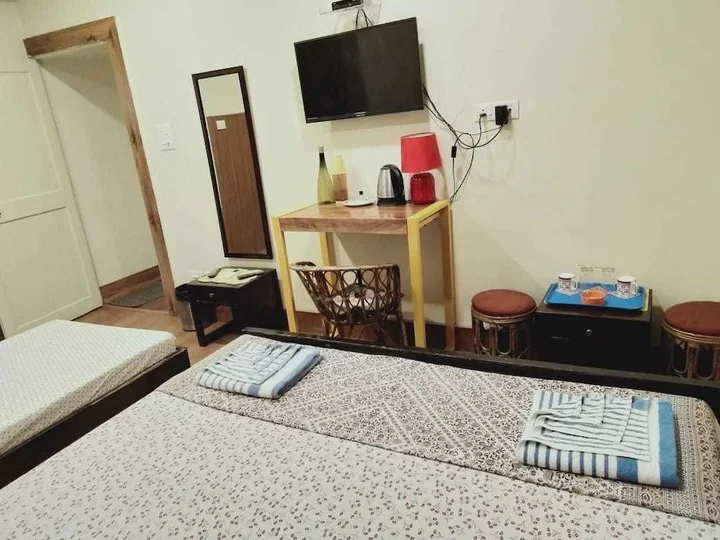 Дехрадун: Hotel Pathik