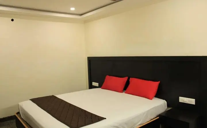 Пунди: Hotel MSM Inn