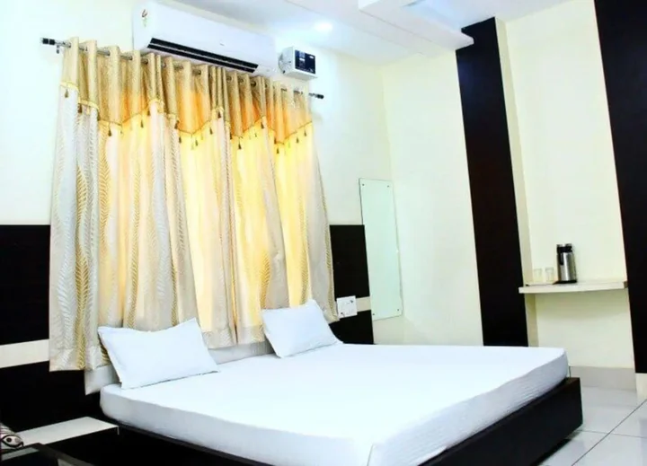 Ханумангарх: Singla Hotel