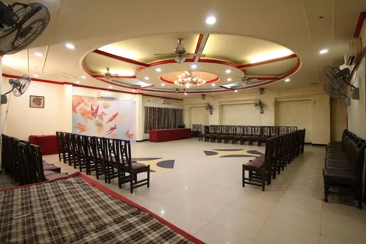 Бахадрабад: Motel Divine International