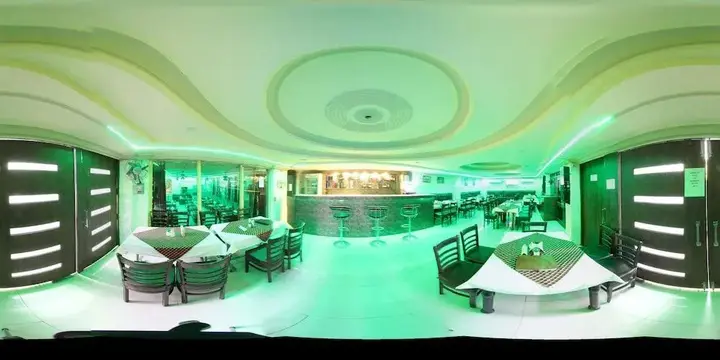 Бахадрабад: Motel Divine International