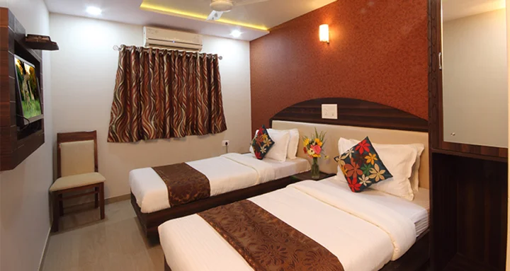 Тхане: Hotel Railway Inn