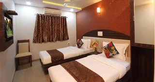 Тхане: Hotel Railway Inn