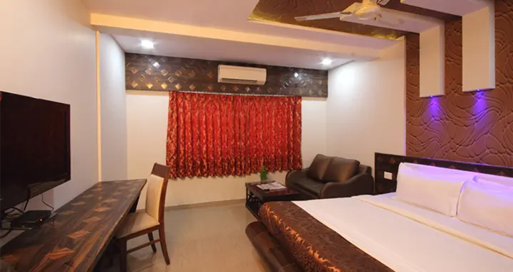 Тхане: Hotel Railway Inn