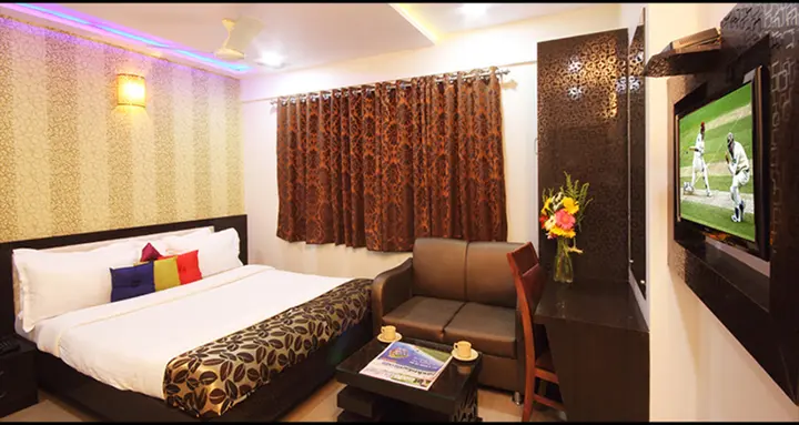 Тхане: Hotel Railway Inn