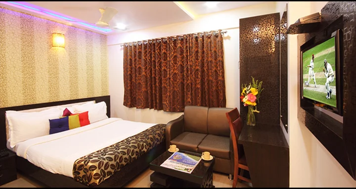 Тхане: Hotel Railway Inn