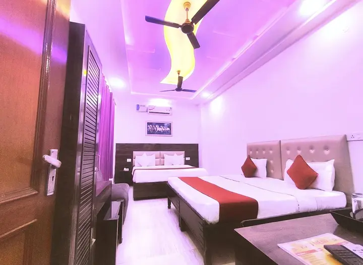 Чандигарх: Hotel Re-Birth
