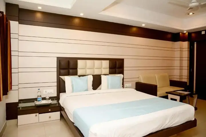 Дханбад: Hotel S G International