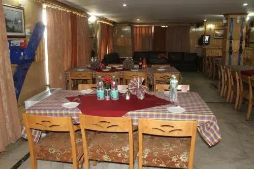 Гульмарг: Fluorescence Hotel & Restaurant