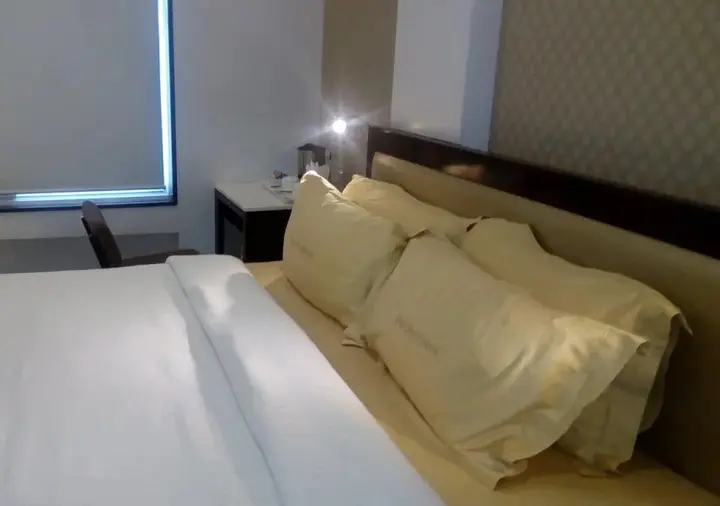 Колхапур: Hotel Sri Sri Executive Lodging