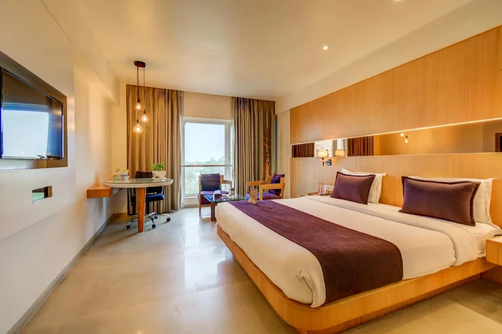 Нашик: The SSK Solitaire Hotel & Banquets
