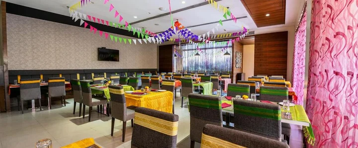 Нашик: The SSK Solitaire Hotel & Banquets
