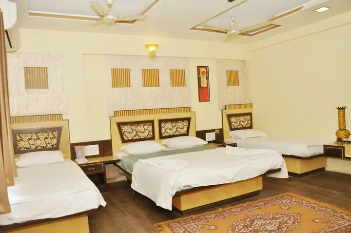 Ширди: Hotel Sai Suraj Palace