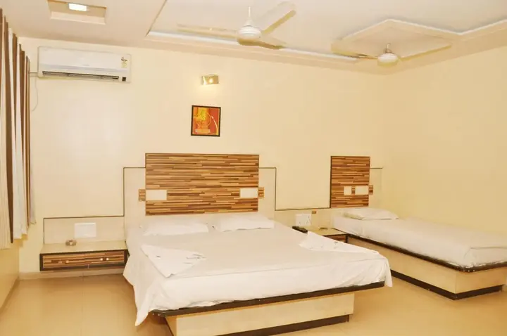 Ширди: Hotel Sai Suraj Palace