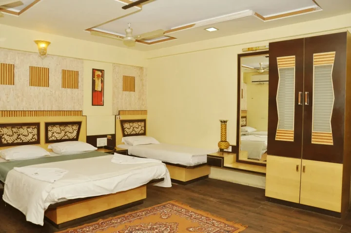 Ширди: Hotel Sai Suraj Palace