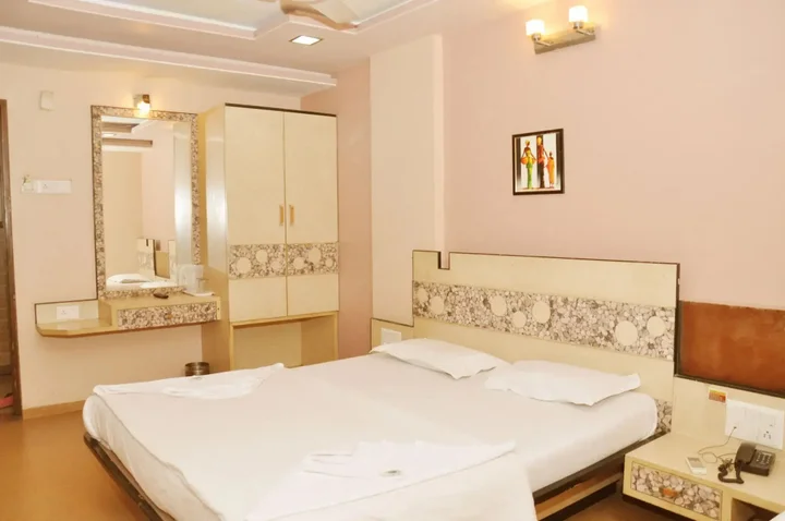 Ширди: Hotel Sai Suraj Palace