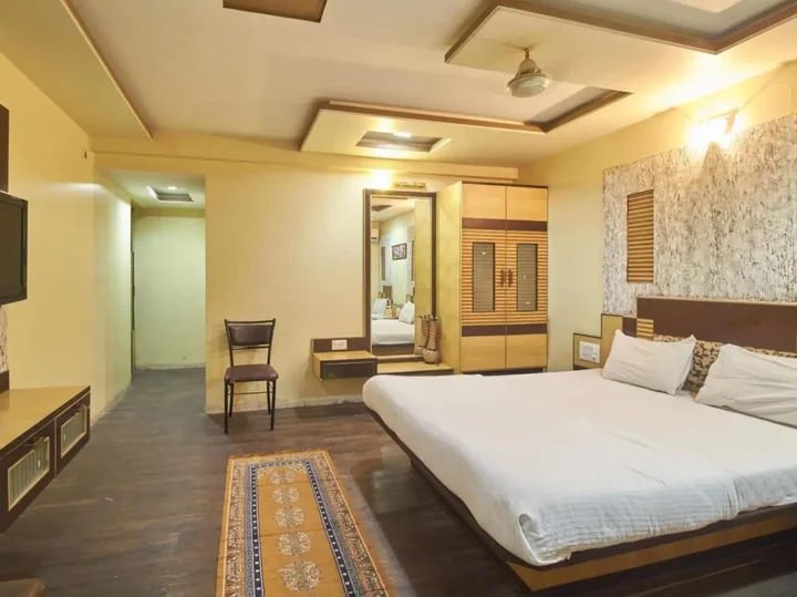 Ширди: Hotel Sai Suraj Palace